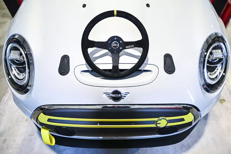 P90455982_highRes_racing-mimi-evo-2022