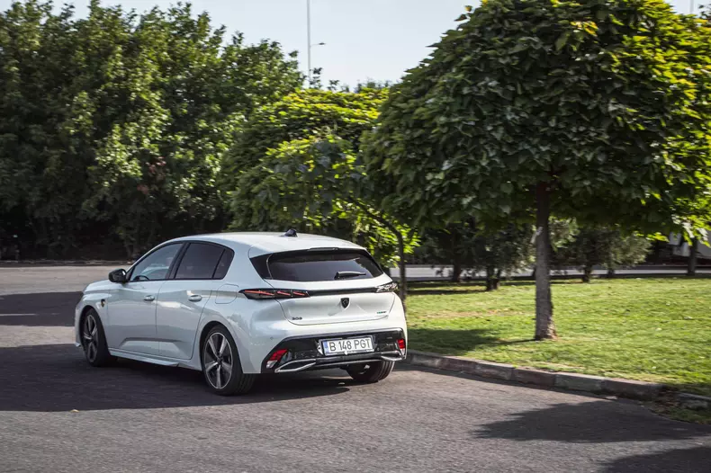 Peugeot-308-PHEV-23
