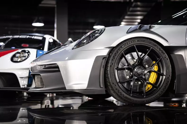 Tiriac Collection_ Porsche 911 GT3 R rennsport și 911 GT3 RS_11