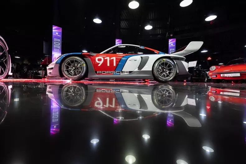 Tiriac Collection_ Porsche 911 GT3 R rennsport și 911 GT3 RS_4