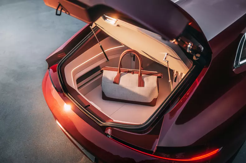 web_P90599280_highRes