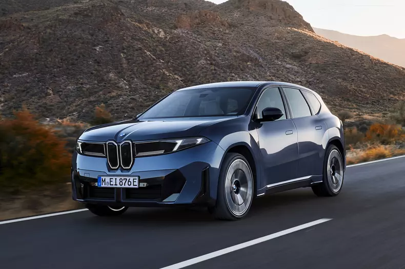 P90615616_highRes_the-new-bmw-ix3-50-x