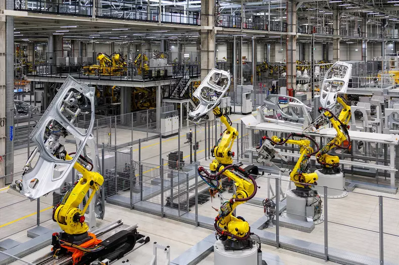 P90617951_highRes_bmw-group-plant-debr