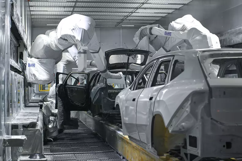 P90617982_highRes_bmw-group-plant-debr