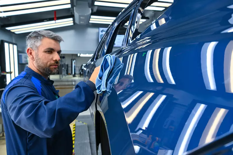 P90617990_highRes_bmw-group-plant-debr