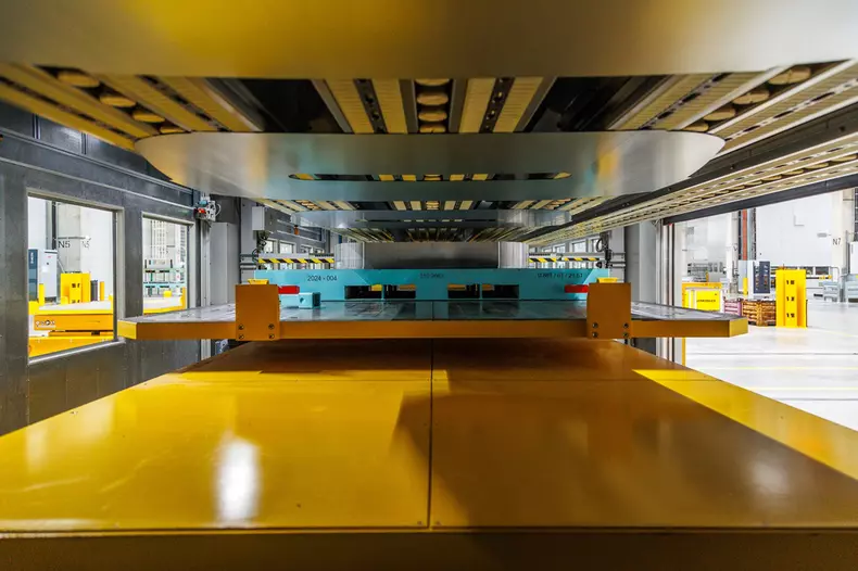 P90618016_highRes_bmw-group-plant-debr