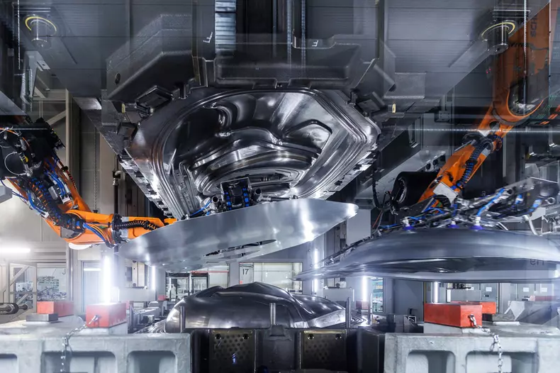 P90618022_highRes_bmw-group-plant-debr