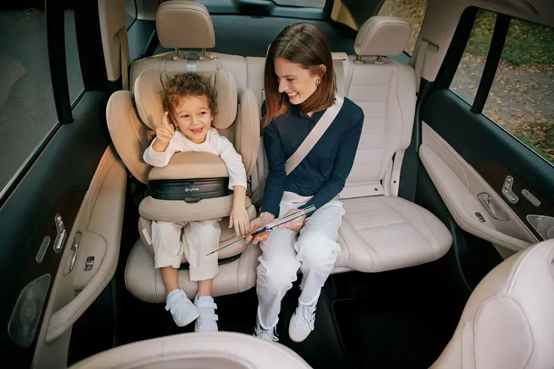 AUTO-BILD_pallas-g3-de-la-cybex-mai-mult-decat-un-scaun-auto-pentru-copii-un-partener-in-cre-tere-i-siguran-a1