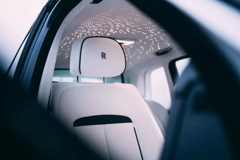 P90633319_highRes_presenting-rolls-roy