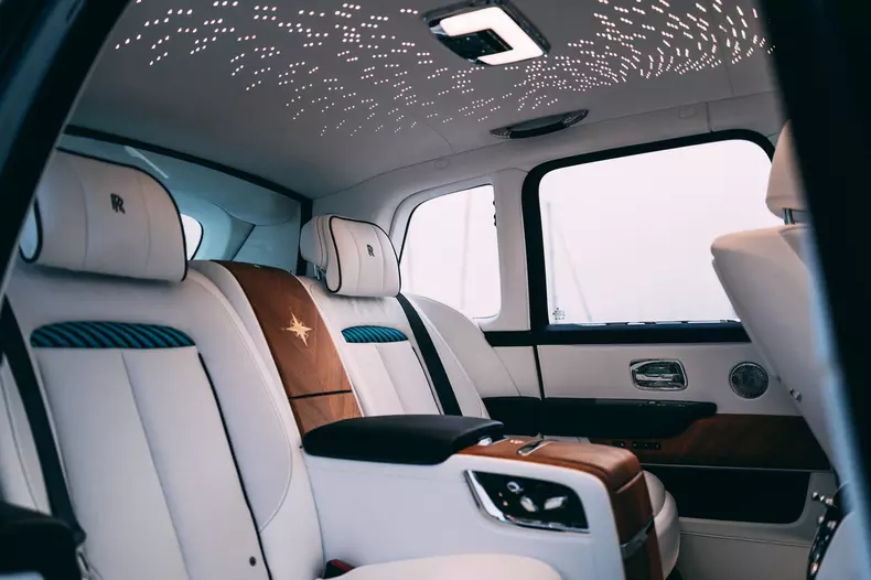 P90633320_highRes_presenting-rolls-roy