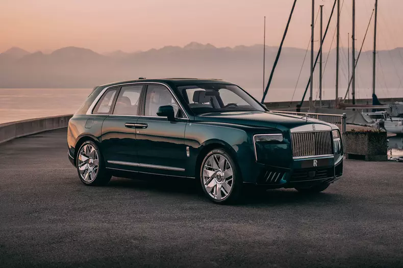 P90633345_highRes_presenting-rolls-roy