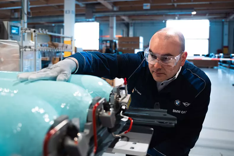 P90634047_highRes_bmw-hydrogen-flat-st