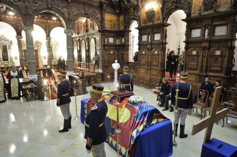 REGELE MIHAI I AL ROMANIEI - FUNERALII - CASTELUL PELES