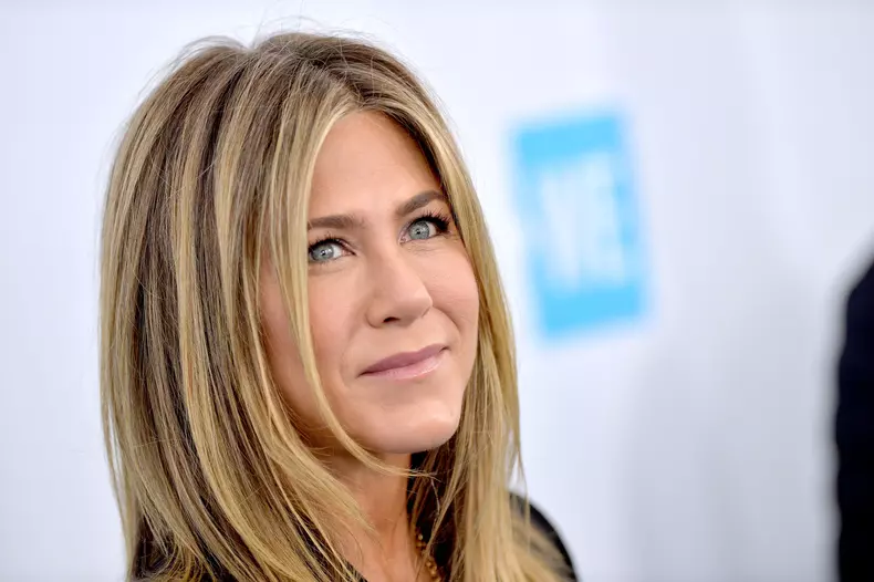 Ce face Jennifer Aniston pentru ca rujul să-i reziste pe buze întreaga zi (2)