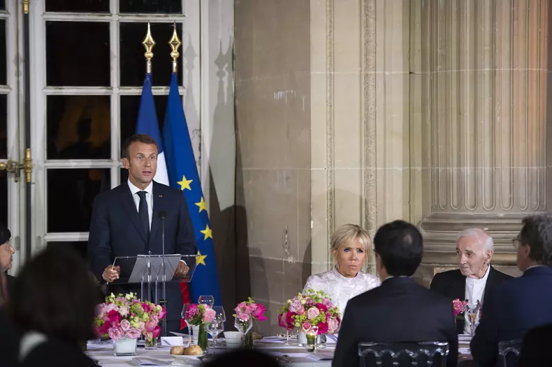 Cum s-a îmbrăcat Brigitte Macron la banchetul oferit în cinstea Prințului Japoniei