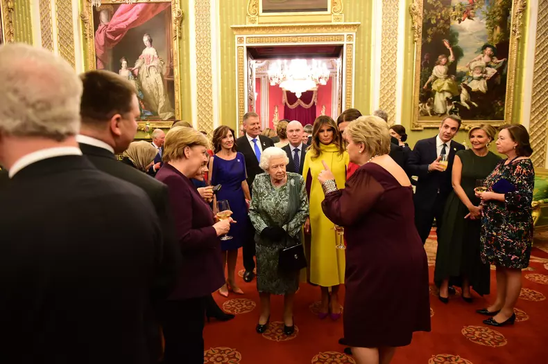 Ce ținute au purtat Primele Doamne la recepția oferită de Regina Elisabeta a II-a