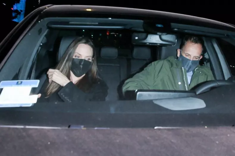 *PREMIUM-EXCLUSIVE* Angelina Jolie steps out with her Ex-husband Jonny Lee Miller for a low-key dinner in Beverly Hills! **WEB EMBARGO UNTIL 6:30 PM ET on October 13, 2021**