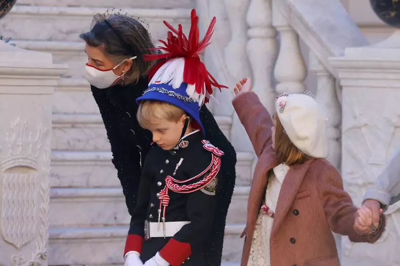Prințesa Caroline de Hanovra, Prințul Jacques și Prințesa Gabriella de Monaco participă la sărbătorile de marcare a Zilei Naționale a Monaco la Palatul din Monaco, pe 19 noiembrie 2021