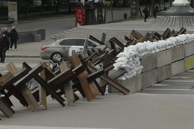 Non Exclusive: Kyiv braces for defence