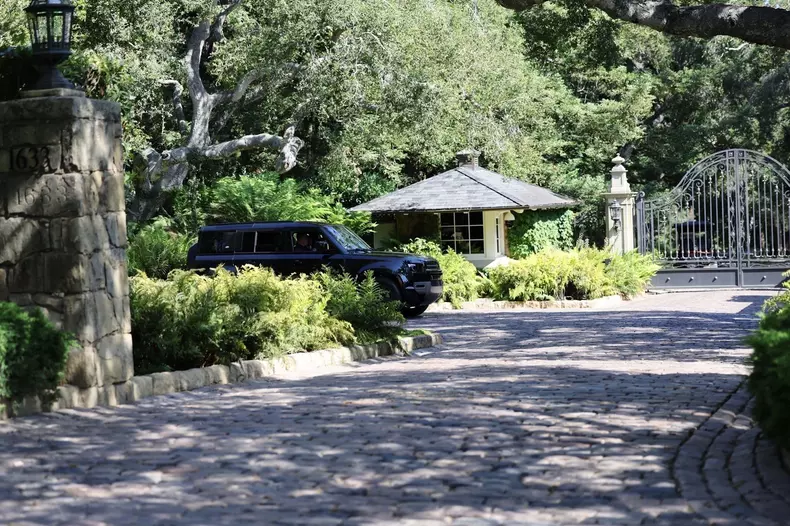 *PREMIUM-EXCLUSIVE* **WEB EMBARGO UNTIL 4:50 PM ET on June 28, 2022** Another Oprah special in the works? Harry and Meghan are spotted heading to a meeting with the talk show Queen over the weekend!