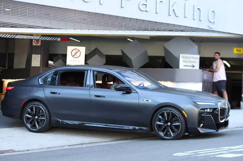 *EXCLUSIVE* Ben Affleck leaves office just 15 minutes after Jennifer Lopez arrives