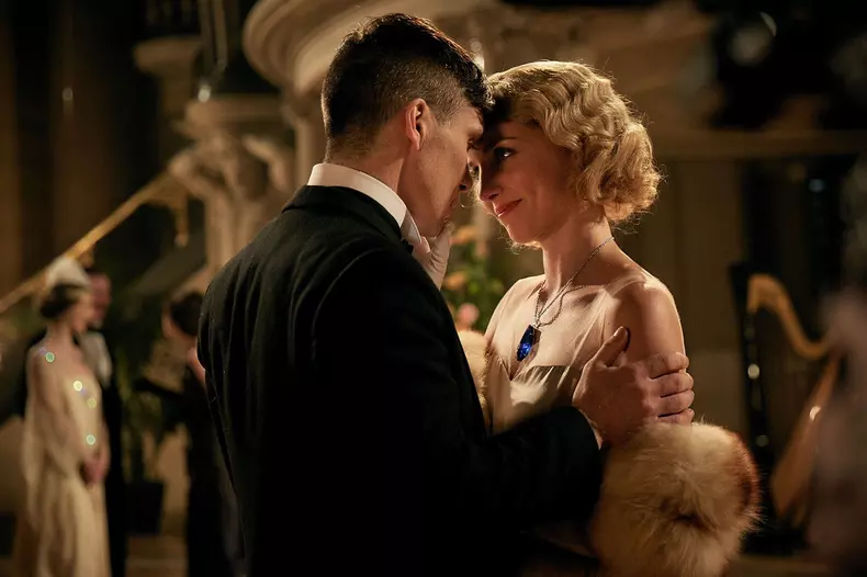 Annabelle Wallis si Cillian Murphy, în serialul Peaky Blinders