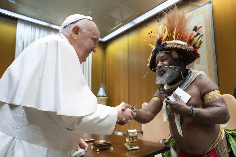 ITALY - POPE FRANCIS RECEIVES IN PRIVATE AUDIENCE MUNDIYA KEPANGA , PAPUA NEW GUINEA IN  THE VATICAN - 2024/5/8