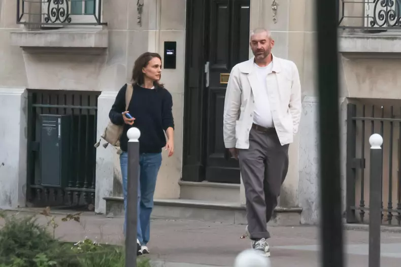 Natalie Portman And Tanguy Destable Take A Beautiful Stroll In Paris - 30 Sep 2025