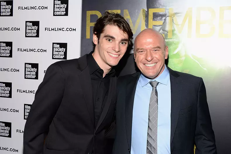 RJ Mitte a murit la numai 34 de ani. Actorul din „Breaking Bad” suferea de o boală incurabilă de la vârsta de trei ani. Cauza morții e gravă