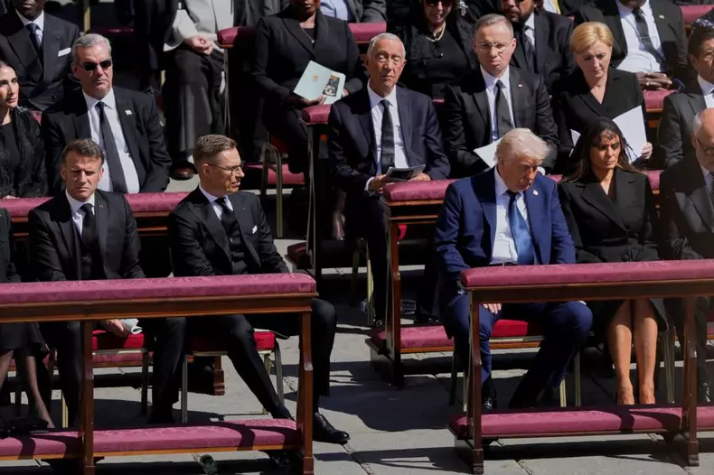 Donald Trump și Emmanuel Macron