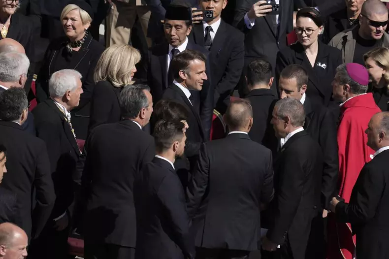 Emmanuel Macron și soția lui