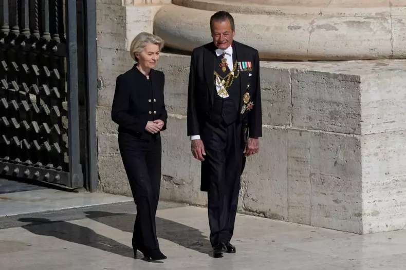 Ursula von der Leyen (2)