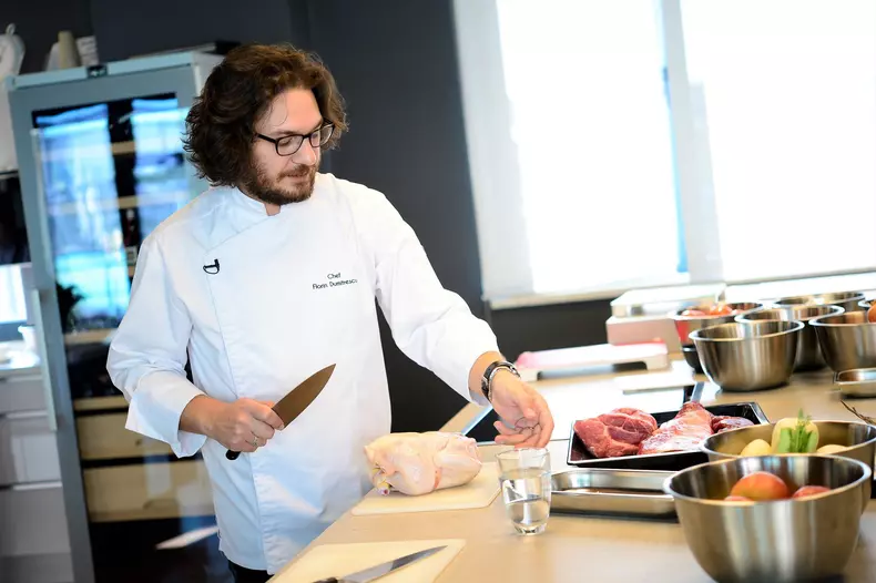 Chef Florin Dumitrescu a dezvăluit secretele gastronomiei câștigătorului aplicației „Chefi la cuțite” (1)