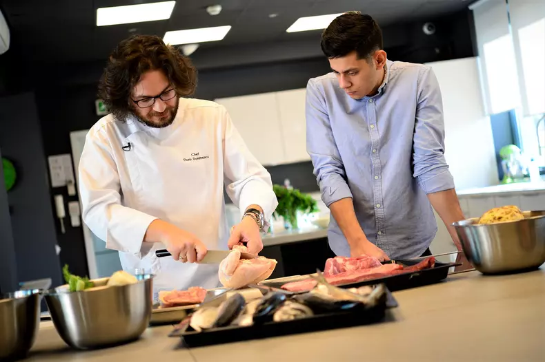 Chef Florin Dumitrescu a dezvăluit secretele gastronomiei câștigătorului aplicației „Chefi la cuțite” (2)
