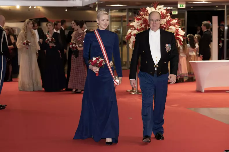 Cum a reușit Charlene de Monaco să întoarcă din nou toate privirile. Ce ținută a ales soția Prințului Albert