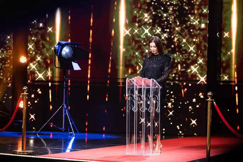 nicoleta-luciu-celebrities-twist-editie-speciala-stand-up-revolution