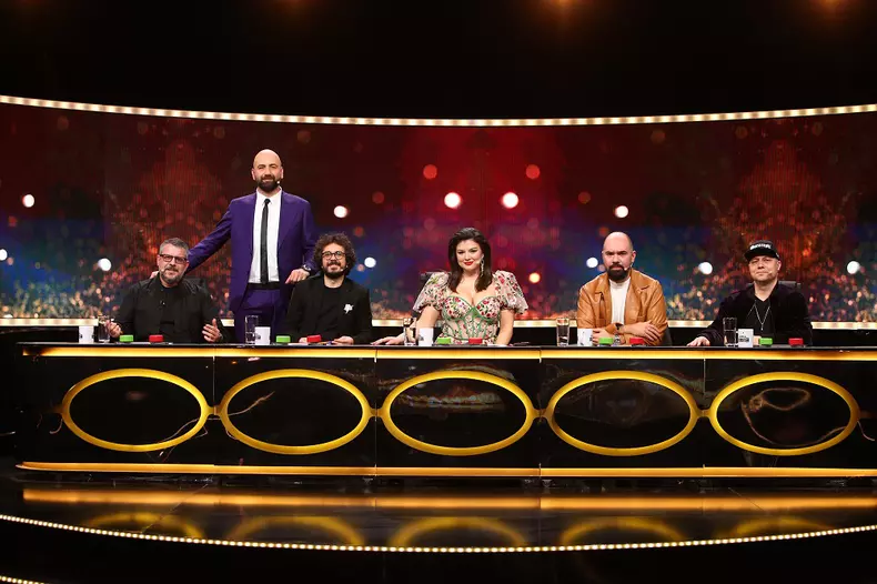 dan-frinculescu-invitat-special-finala-stand-up-revolution-sezonul-2-juratii-show-ului