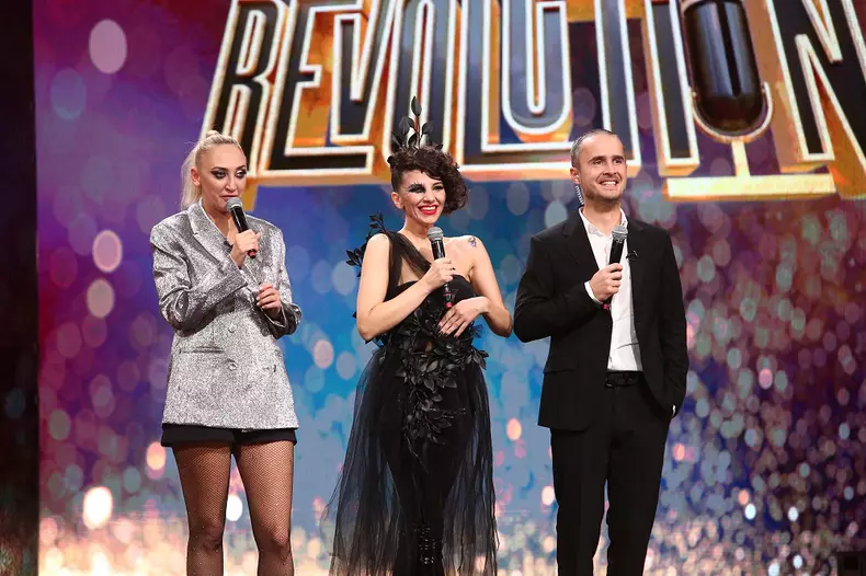 teodora-nedelcu-in-finala-sezonului-2-stand-up-revolution-alaturi-de-serban-copot-si-ilona-brezoianu