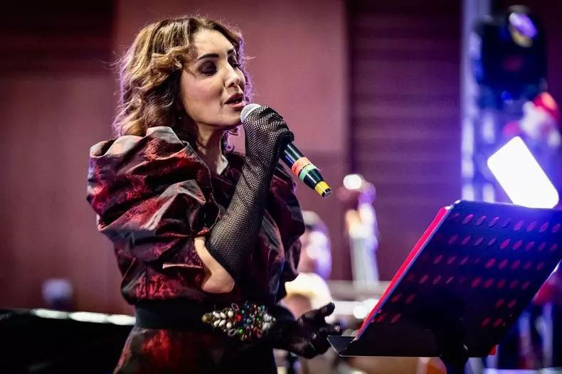 Nico a devenit bunică la 52 de ani! Fiica artistei a născut un băiat (3)