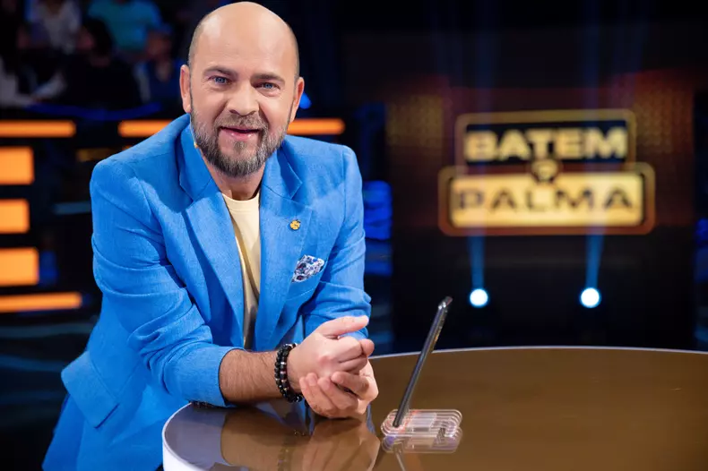Cosmin Seleși, prezentatorul emisiunii Batem palma!