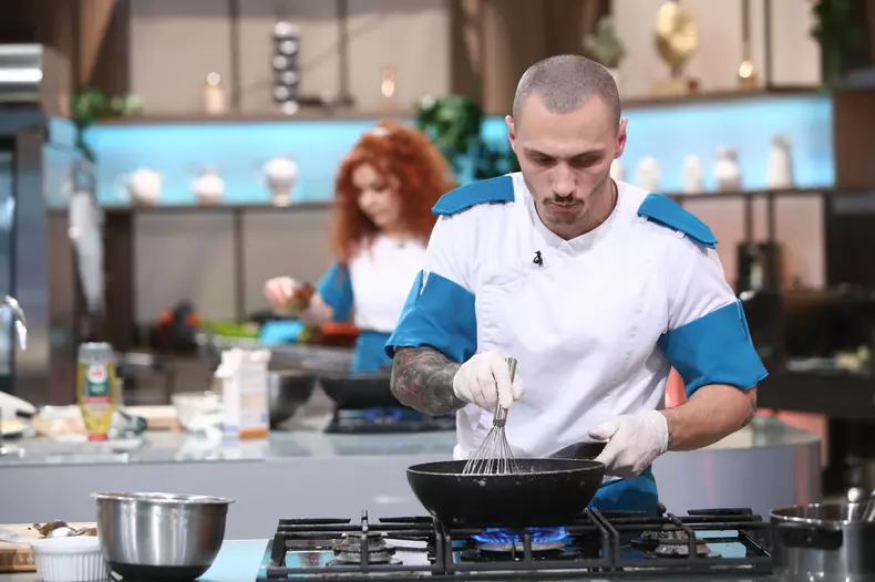 Cine sunt semifinaliștii de la Chefi la cuțite 2023, sezonul 12. Trei concureți au fost eliminați (4)