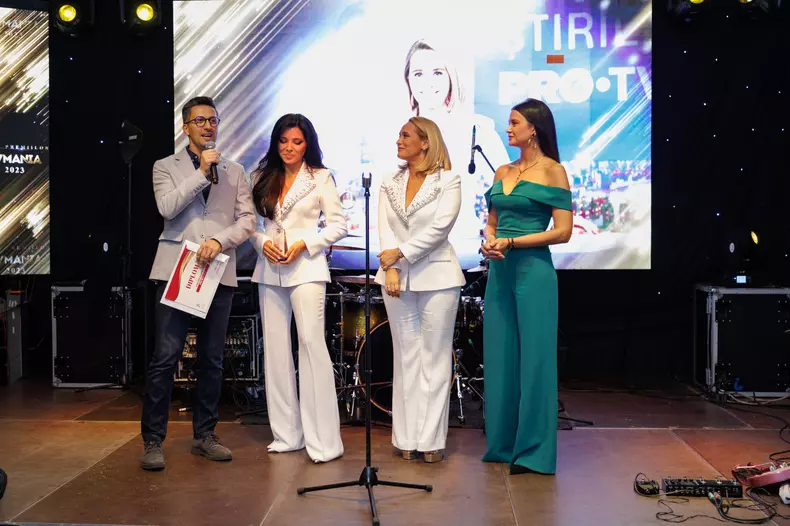 Andreea Esca și Corina Caragea, îmbrăcate la fel la gala Premiilor TVmania 2023. „Chiar așa am venit” (5)