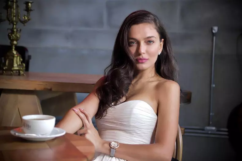 Cine este Ceren Yılmaz, protagonista din serialul turcesc Promisiunea, de la Kanal D. „Zümrüt este un personaj complex” (2)