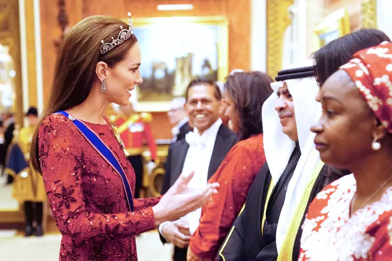 Kate Middleton strălucește cu o tiară veche de 100 de ani