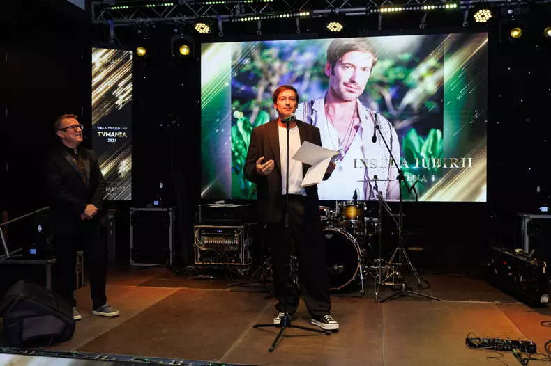 Radu Vâlcan, susținut de Adela Popescu, la Premiile TVmania 2023