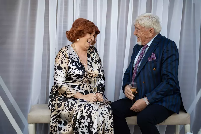 Mihai Dinvale se alătură distribuției din „Lasă-mă, îmi place! Camera 609”