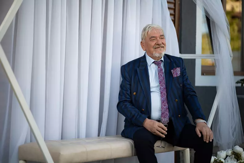 Mihai Dinvale se alătură distribuției din „Lasă-mă, îmi place! Camera 609”