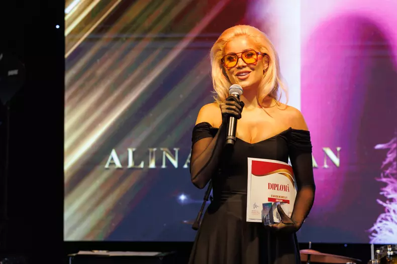 Alina Ceușan, la Premiile TVmania 2023 (3)