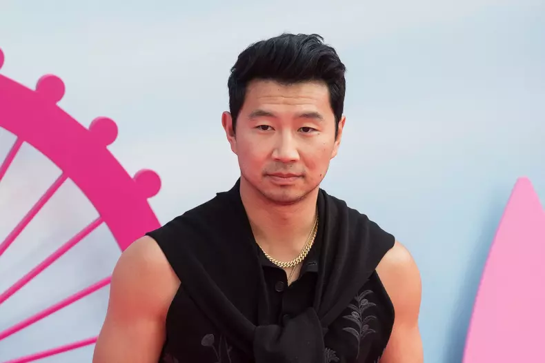 Simu Liu prezintă People’s Choice Awards 2024 