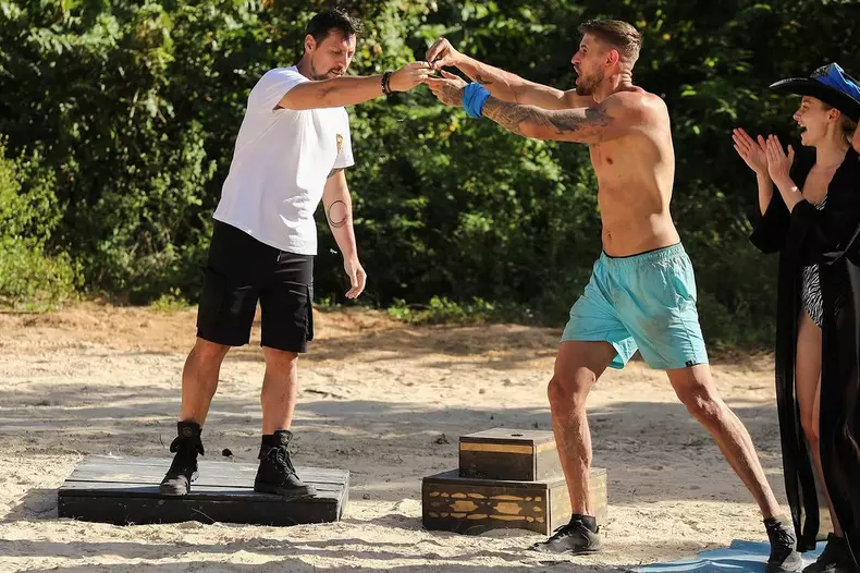 De ce Alex Delea a fost dat afară de mama lui  (7)